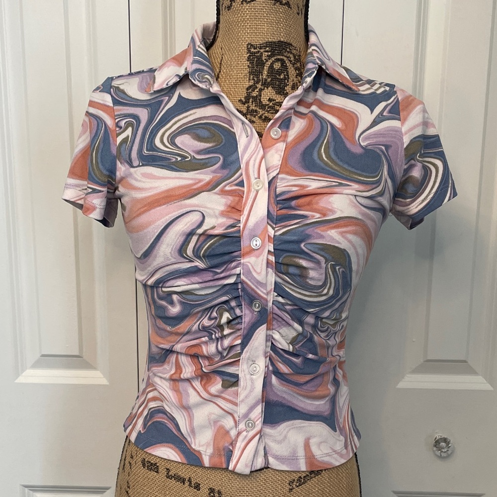 SO Swirl Patterned Fitted Button Down Shirt